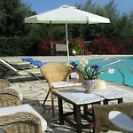 Perigiali Villa *